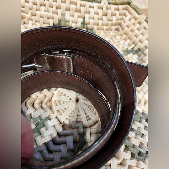 Men’s large extra large Columbia belt. Medium leather brown tones - Picture 6 of 6